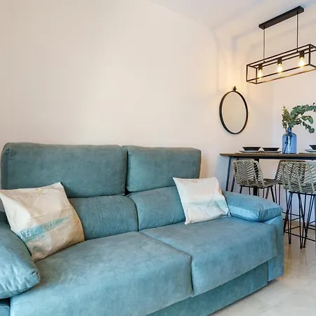 Apartment 2nd Line From The , Seaviews + Parking &pool *