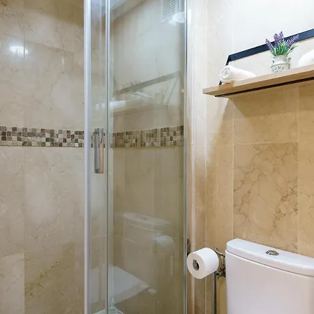 2nd Line From The , Seaviews + Parking &pool Apartment *
