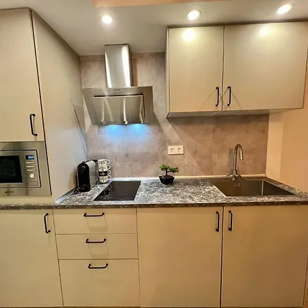 Apartment 2nd Line From The , Seaviews + Parking &pool